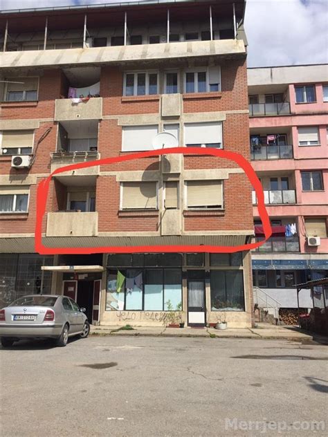 <strong>Banesa</strong> është e organizuar në një dhomë ndenjës me këndë të gatimit dhe dalje në ballkonë,dy dhoma gjumi,dy banjo me wc dhe depo. . Banesa ne shitje fushe kosove bresje